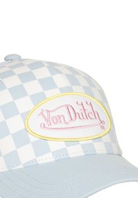 Casquette à carreaux bleus et blancs avec un bord arrondi. Présente un patch logo brodé jaune et rose sur le devant. Fabriquée en tissu.