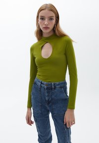 OXXO WITH CUTOUT DETAIL - Langærmet T-shirt - golden cypress