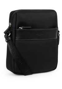 Borsa a tracolla nera realizzata in nylon texture con tracolla in pelle liscia. Presenta una tasca con zip e una tracolla regolabile per maggiore comodità.