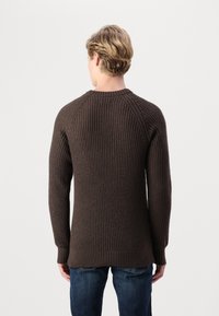 Jack & Jones JJJONES CREW NECK - Strickpullover - mulch