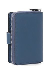 Blå læderpung med lynlåslukning, der har en glat tekstur, slankt design og kontrasterende stofdetaljer på siden.