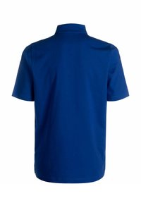 Kurzärmliges blaues Poloshirt aus Baumwolle mit einem einfachen Kragen und einem geraden Saum. Glatte Textur ohne sichtbare Muster oder Akzente.