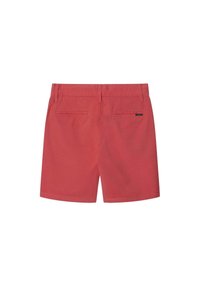 Červené bavlnené šortky so slim fit strihom, dvoma zadnými vreckami a malou logom na pravom vrecku, ktoré ponúkajú hladkú textúru a čistý dizajn.