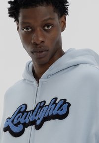 LOW LIGHTS STUDIOS® TRENDY ZIP HOODIE - Camisola com fecho - sky blue