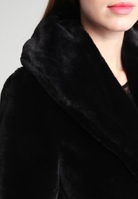 Vero Moda Abrigo de invierno - black