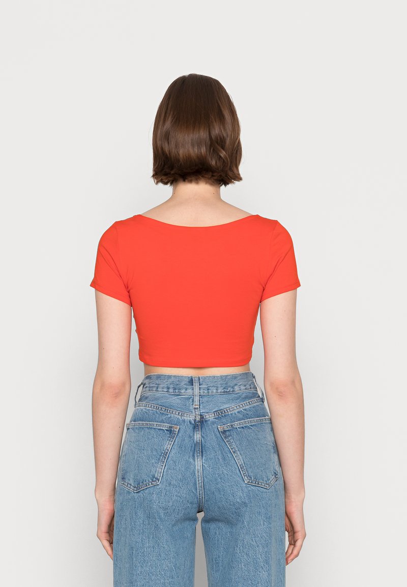 Damen T-Shirts | Monki 2 PACK T-Shirt basic red/black/mehrfarbig - AM64021 Damen T-Shirts | Monki 2 PACK T-Shirt basic red/black/mehrfarbig - AM64021