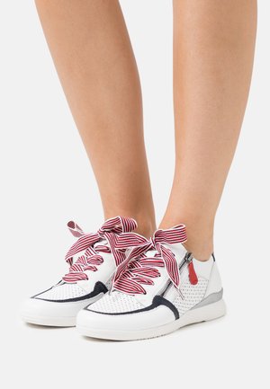 Trainers - white/navy