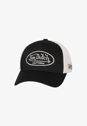 Casquette trucker en maille noir et blanc avec visière courbée, arborant "Von Dutch California" brodé en blanc sur le panneau avant.