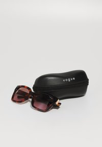 VOGUE Eyewear Akiniai nuo saulės - red havana