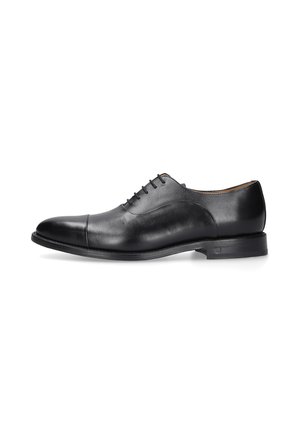 Schwarze Leder-Oxford-Herrenschuhe mit geschlossener Schnürung, Kapzehe und niedrigem Absatz, seitlich auf einem weißen Hintergrund abgebildet.