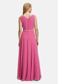 Vera Mont ABEND MIT PLISSEE - Společenské šaty - rose pink
