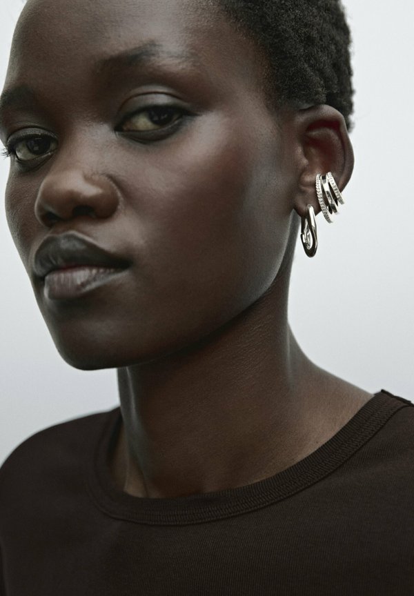 WITH ROUNDED HEM - Long sleeved top3