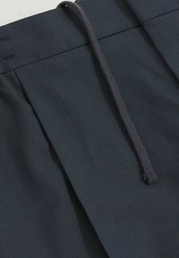 Unausgewählt, steel blue