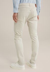 WE Fashion BLUE RIDGE - Traperice uskog kroja - beige