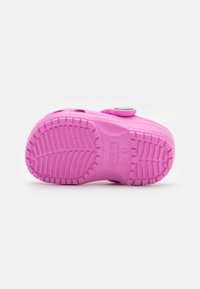 Crocs CLASSIC - Badsandal - taffy pink