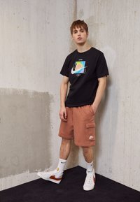 Não selecionado, mineral clay/white