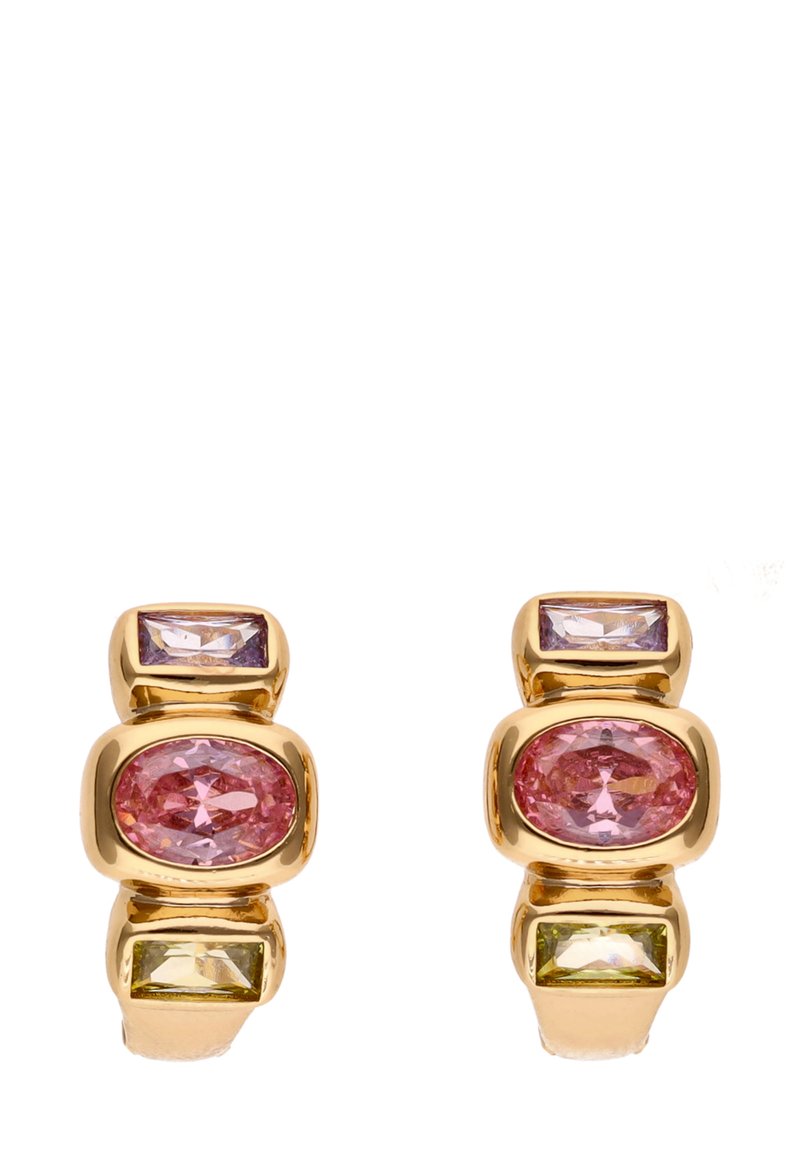 Boucles d'oreilles en or avec trois pierres précieuses serties en chaton chacune : pierres rectangulaires violettes, ovales roses et rectangulaires jaunes disposées verticalement.