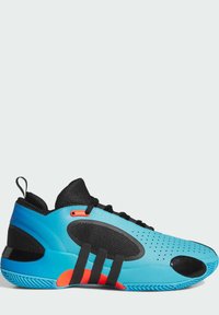 Chaussure de sport avec un dessus dégradé bleu, en mesh noir et accents en caoutchouc, comportant trois rayures noires, des éléments orange et une semelle texturée.
