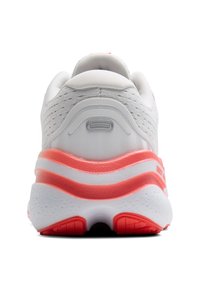 Zapatilla deportiva blanca con detalles en rosa, parte superior de malla, cuello acolchado, suela texturizada y características de amortiguación visibles en el tacón.