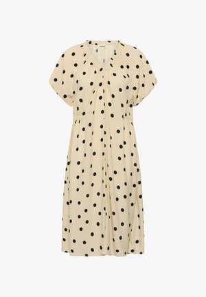 Beige jurk tot op de knie met zwarte polka dots, korte pofmouwen, geplooide V-halslijn en elastische taille detail.