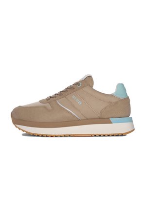 Beżowe sneakersy o zamszowym wykończeniu, z jasnoniebieskimi akcentami, białą podeszwą środkową i teksturowaną gumową podeszwą zewnętrzną. Sznurowana konstrukcja zapewniająca pewne dopasowanie.
