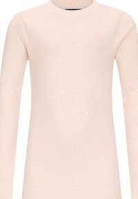 Maglione a maniche lunghe in maglia a coste di un beige chiaro, con collo a giro e un sottile logo ricamato sul petto.
