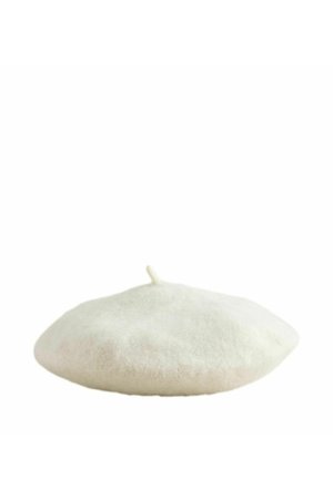 Berretto bianco di lana con un piccolo nodo sulla sommità, mostrato su uno sfondo bianco semplice.