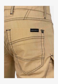 Niet geselecteerd, gelb