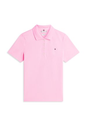 Polo à manches courtes rose clair avec col, quatre boutons et petit logo drapeau Tommy Hilfiger sur la poitrine gauche.