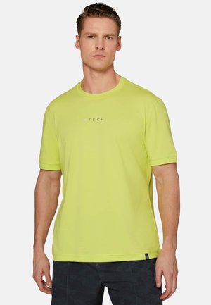 Lys neongul kortærmet T-shirt med rund halsudskæring, der har et lille "B TECH" logo på brystet. Fremstillet af glat, let stof.