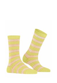 Gelbe Socken mit horizontalen Streifen in Orange und Rot, mit einer glatten Textur und einer standardmäßigen Sockenform, geeignet für die Freizeit.