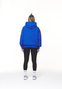 Pegador CLARITA LOGO OVERSIZED HOODIE - Sweatshirt - washed true blue/white