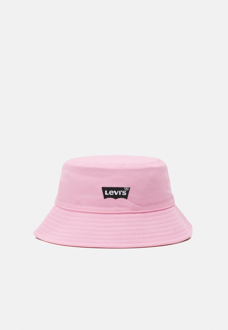 Bob Levi's rose clair avec bordure cousue et écusson logo Levi's noir au centre devant.