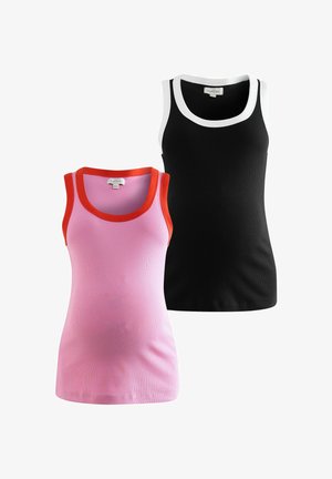Twee mouwloze katoenen tanktops: de ene in zachtroze met rode rand, de andere in zwart met witte rand. Beide hebben een geribbelde structuur.