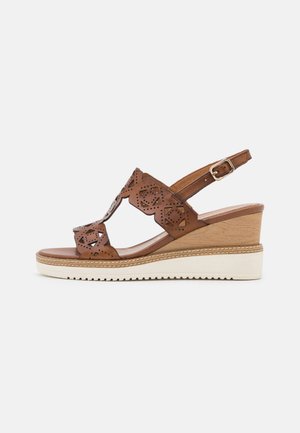 Platform sandals - cognac