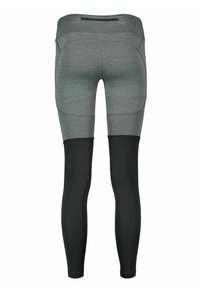 Leggings grigi e neri con un design aderente, caratterizzati da un'alta vita e pannelli testurizzati, inclusa una tasca con zip sul retro.
