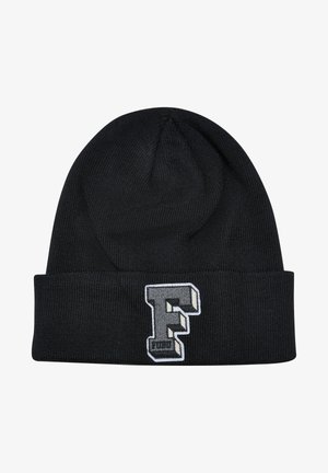 Svart stickad beanie med vikbar kant; har en broderad grå bokstav "F" med vit kontur; texturerat material med en nära passform.