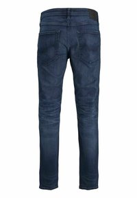 Mörkblå denimjeans med slim fit, försedd med bakfickor och en läderlapp på midjebandet, som visar en slät textur.