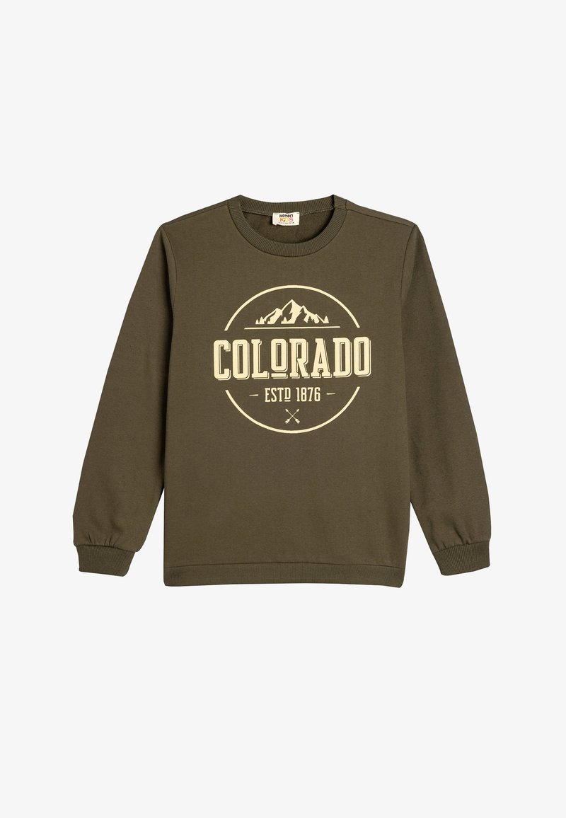 Olivgrüner Pullover mit langen Ärmeln, gerippte Bündchen und Kragen, mit einem beigen Grafikdruck von Bergen und "COLORADO ESTD 1876."
