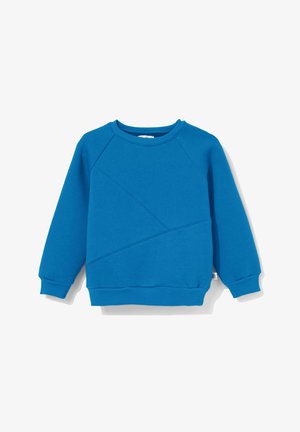 Jasnoniebieska bluza dla małego dziecka z długim rękawem, okrągłym dekoltem, ukośnymi przeszyciami na przodzie oraz ściągaczami przy mankietach i dole.