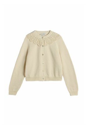 Krémově zbarvený kardigan s dlouhými rukávy, zapínáním na knoflíky vpředu a propracovaným krajkovým zdobením kolem výstřihu.