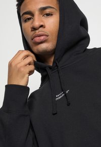 Denham BOX HOODY - Camisola com fecho - black