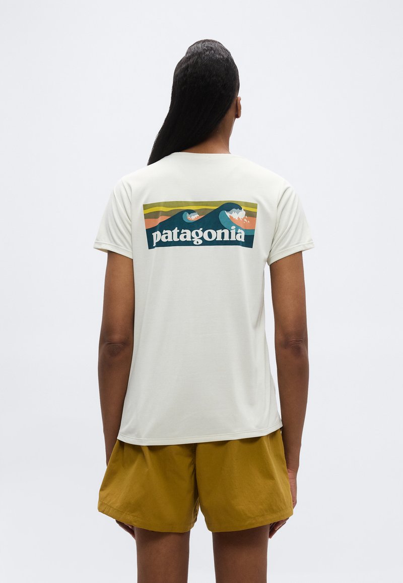 Patagonia DAILY BOARDSHORT LOGO - Sportovní tričko - dyno white