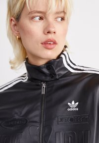 adidas Originals Mākslīgās ādas jaka - black