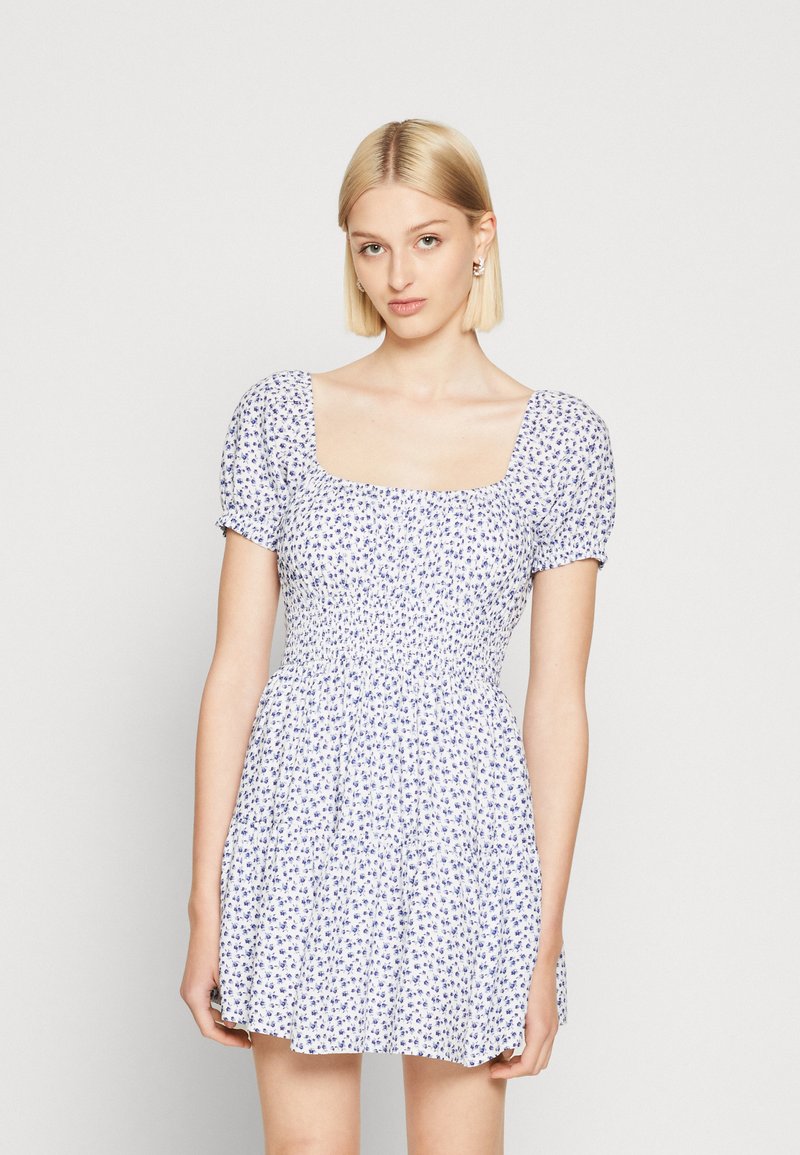 Hollister Co. CHAIN SMOCKED WAIST SKORT DRESS Freizeitkleid white