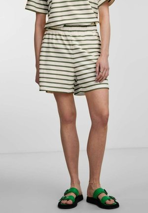 Shorts - brown