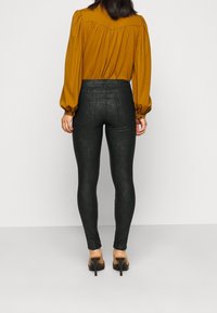 Vero Moda Petite Broek - black