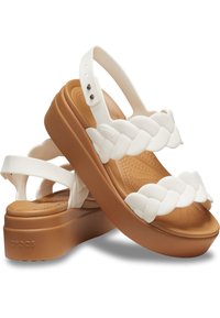 Crocs BROOKLYN WOVEN LOW WEDGE - Sandali - chalk