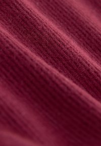 Unselected, burgundy red
