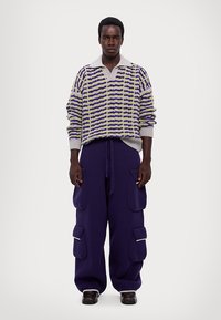 Bonsai SUPER LOOSE FIT PANT UNISEX - Armijas stila bikses - purple